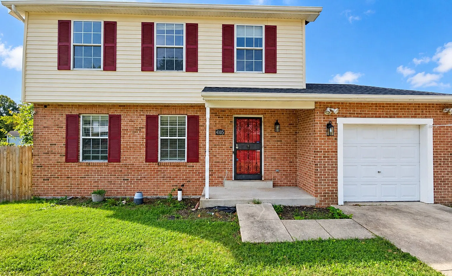 Spacious 4BA Colonial with Modern Finishes for Rent! — Photo 1