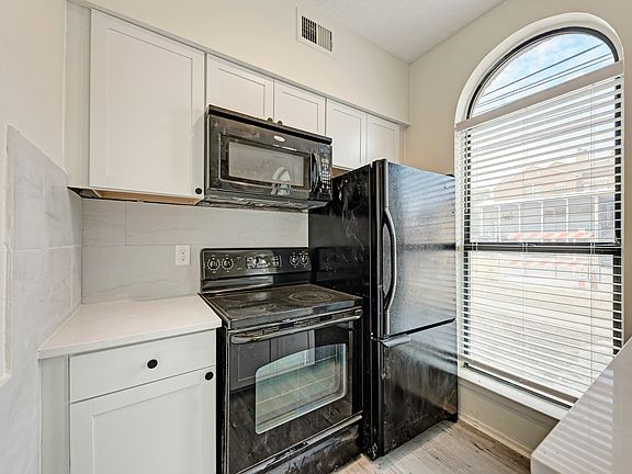 2nd image of 2714 Nueces St APT 108