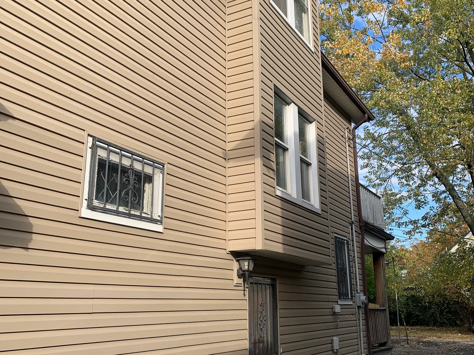 5 bed, 1.5 bath, 1935 sqft, $1,300 — Photo 3