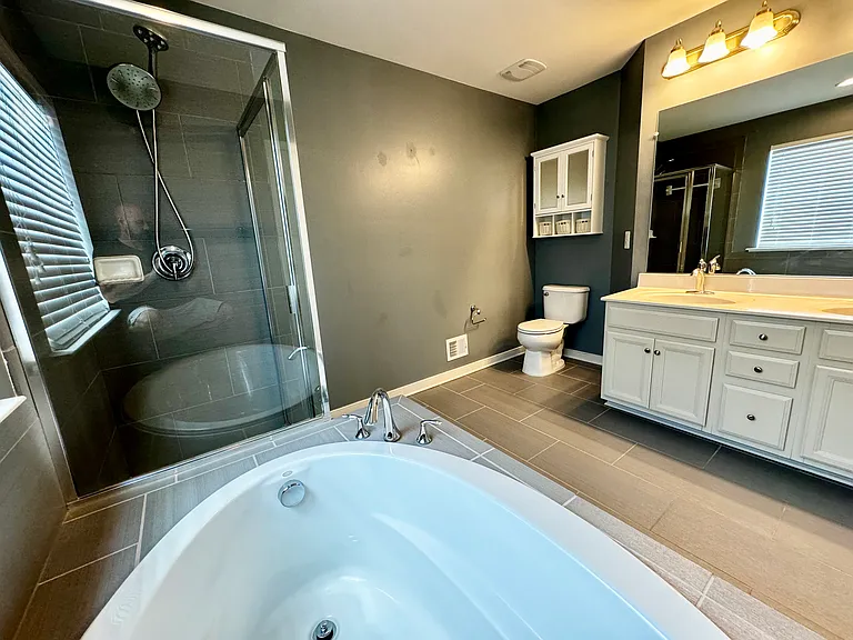 661 E Church St #B — Photo 14