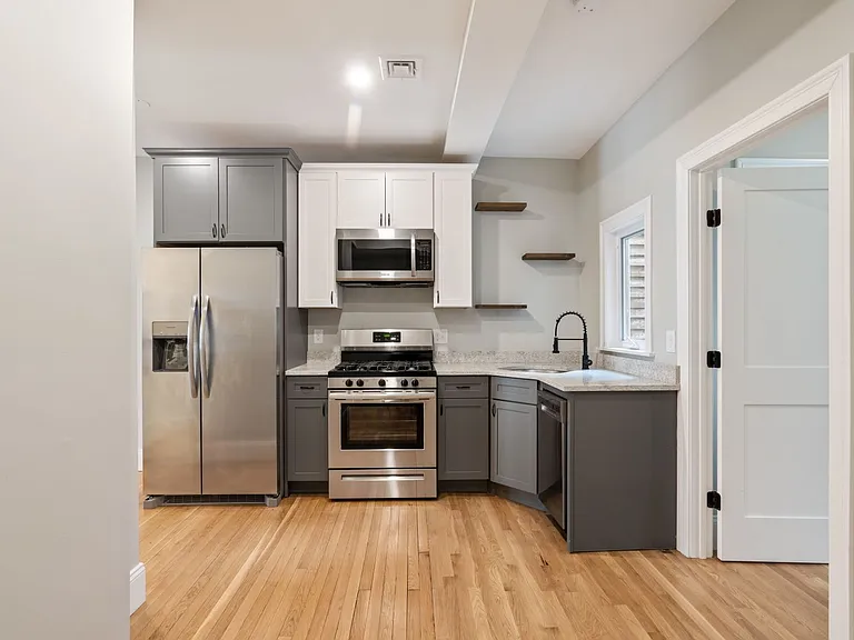 619 E 5th St #1 — Photo 2