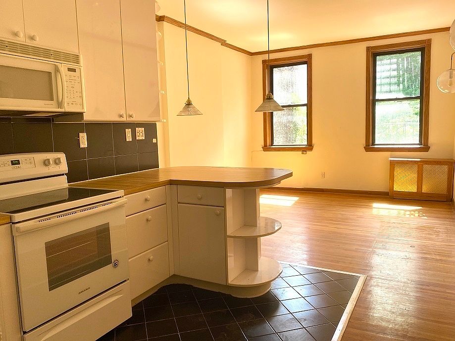 1st image of 124 2nd Ave APT 2C