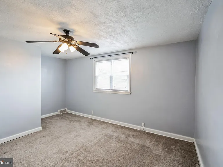 3631 Winona St — Photo 11