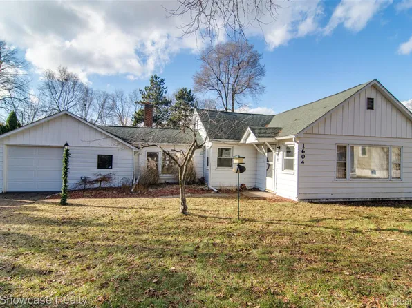 1604 Petrolia, West Bloomfield, MI 48324