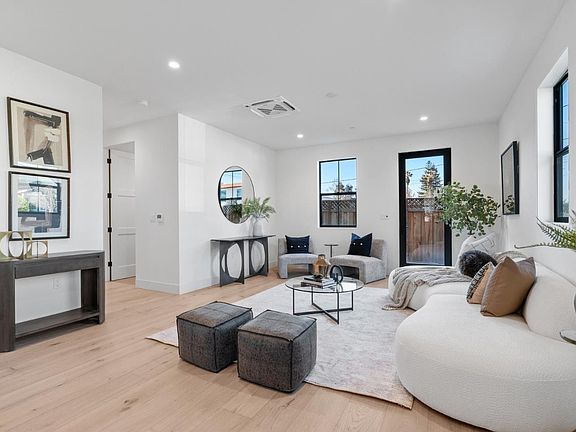 5th image of 111 Sunnyside Ct