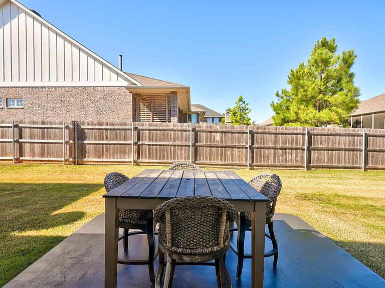 3217 Clock Tower Cir — Photo 41