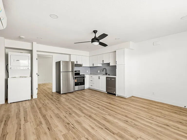The Crest |NEWLY Renovated Studios, Lofts, 1, 2 & 3 Bedroom Homes Near the Beach — Photo 77