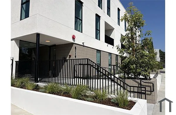 Building Photo - 5119 Colfax Ave #305
