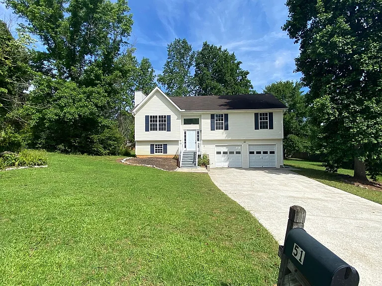 51 Connie Dr — Photo 2