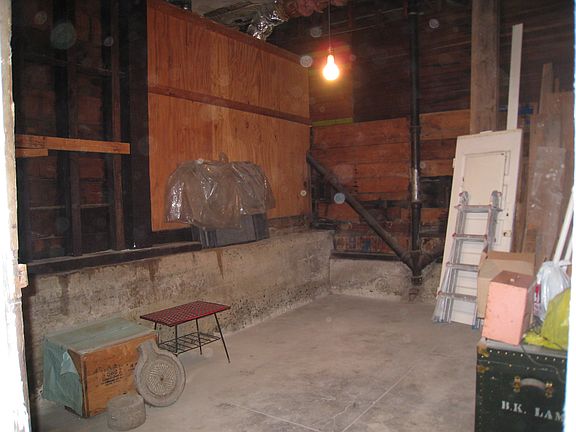 2nd image of 2222 Mason St