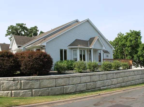 2737 Pine Ridge Dr, Anoka, MN 55303