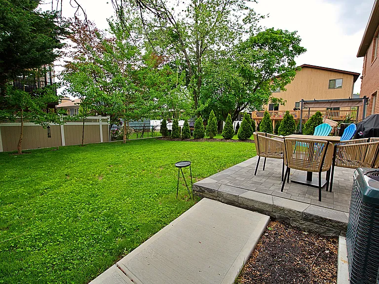 2408 Hammett Ave — Photo 11