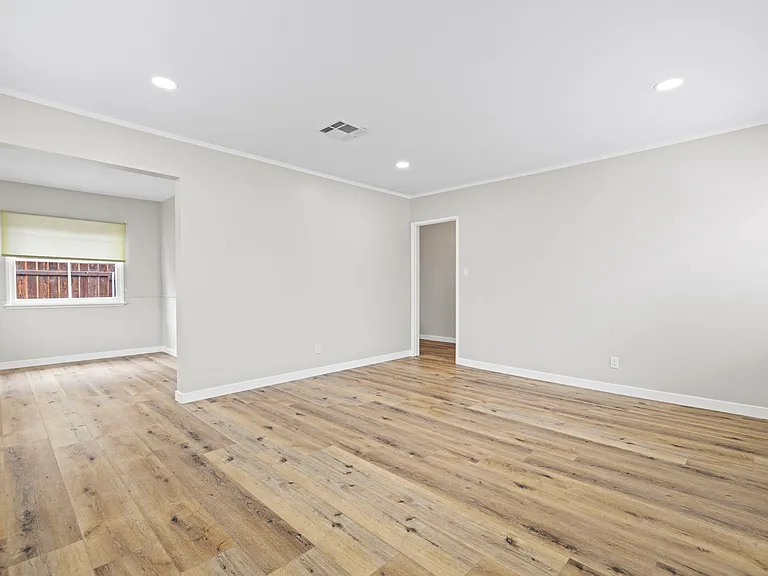 2348 Del Mar Rd — Photo 3