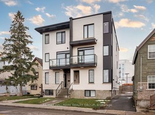 72 Armstrong St #A, Ottawa, ON K1Y 2V7