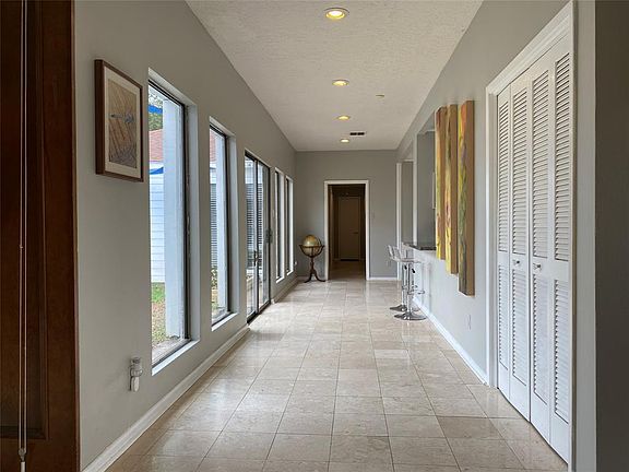 3rd image of 10919 Villa Lea Ln