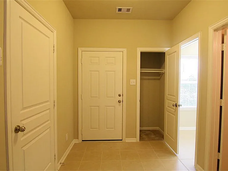 18206 Canary Bluff Ln — Photo 2