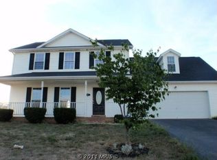 464 Larkspur Ln, Martinsburg, WV 25403