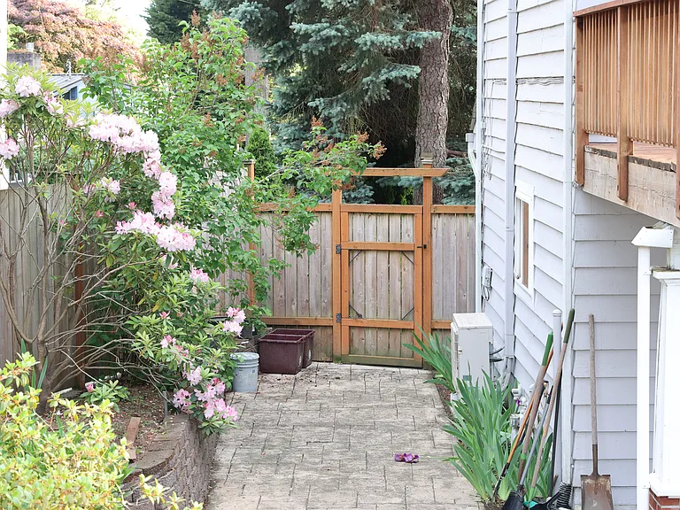 15828 SE 5th Pl — Photo 30