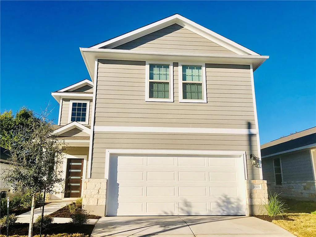 4 bed, 2.5 bath, 2203 sqft, $2,295 — Photo 2