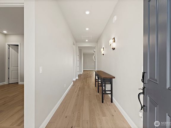 3rd image of 14816 206th Avenue E