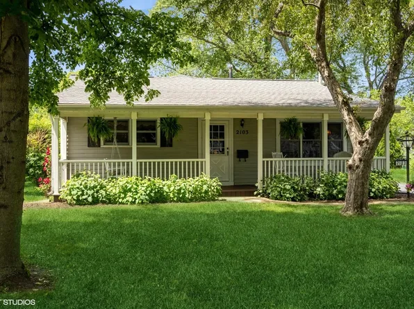 2103 Robin Ln, Rolling Meadows, IL 60008
