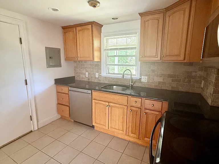 200 Bulgarmarsh Rd #8 — Photo 7