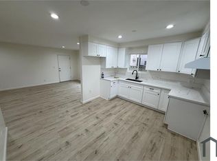 1647 W 80th St APT 3, Los Angeles, CA 90047