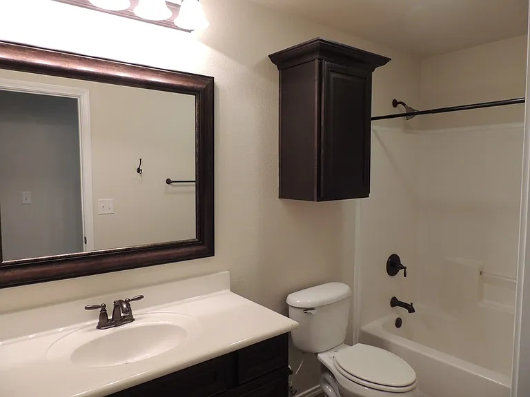 5706 Champions Dr — Photo 14