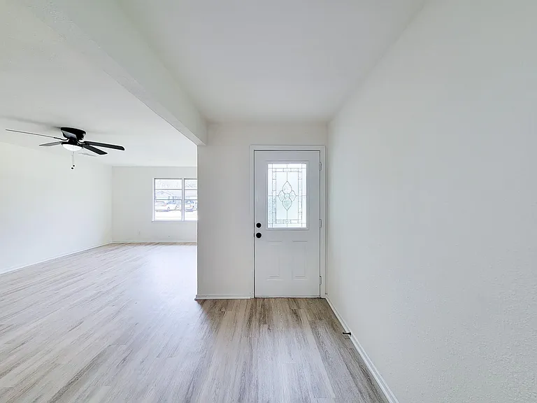 301 Cypress St — Photo 7