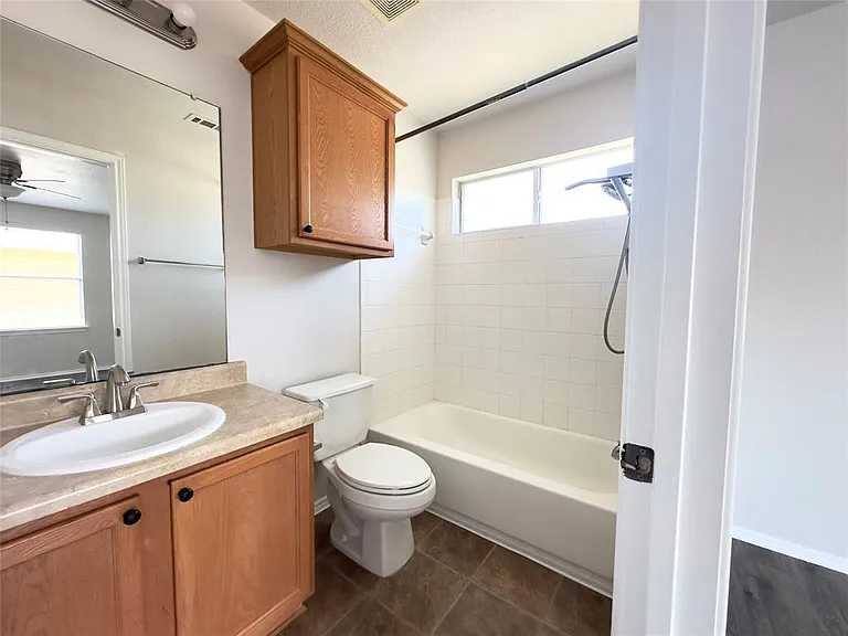 513 Rolling Oak Dr — Photo 16