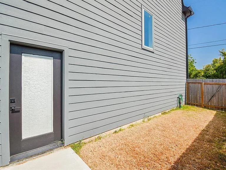 2620 McIlhenny St — Photo 31