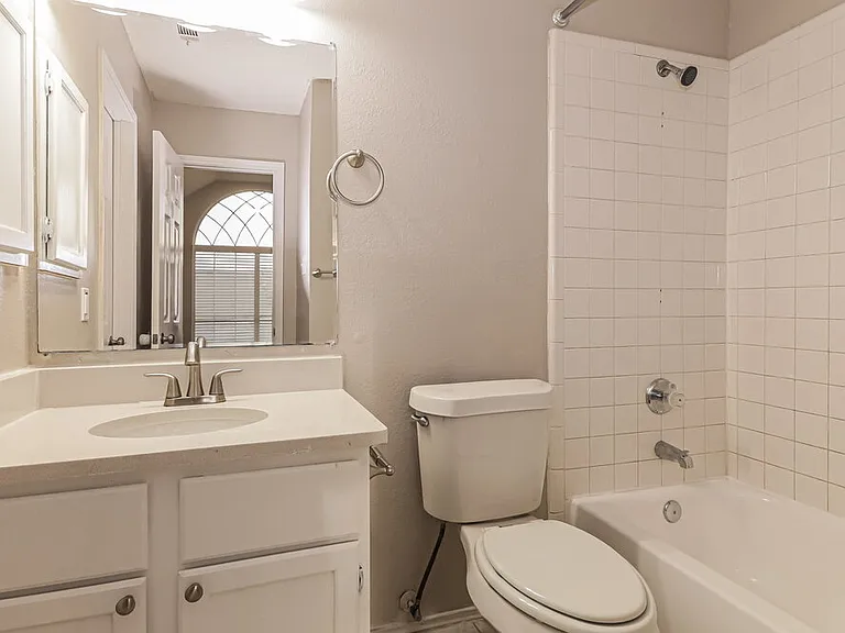 2840 Helen Ln — Photo 16
