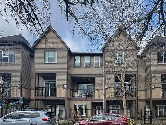 2nd image of 493 NE Liberty Ave