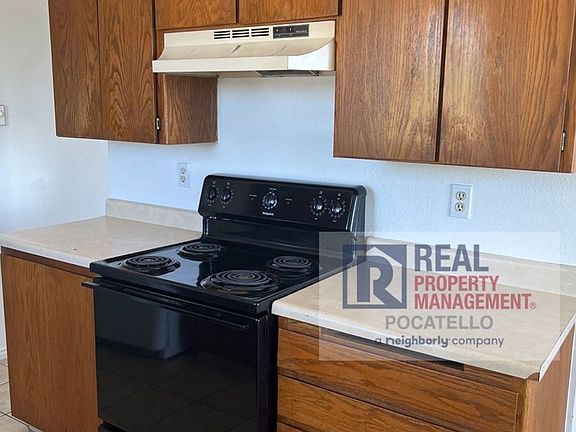 4th image of 1094 E Cedar St APT 2