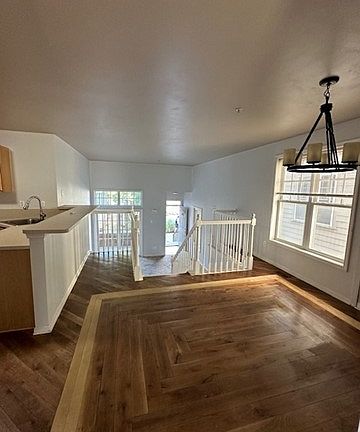 4th image of 178 Amys Walk #178