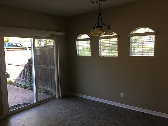 4th image of 364 Caples Dr