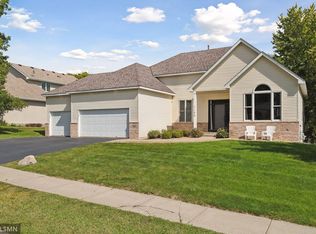 1100 Ridge Bluff Dr, Chaska, MN 55318