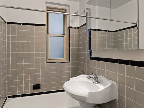 5th image of 30 E End Ave APT 5D