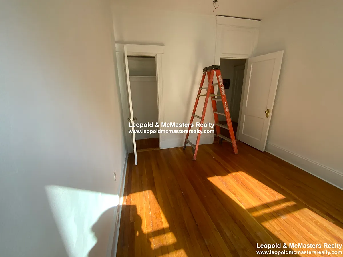 Building Photo - 120 Warren St #20
