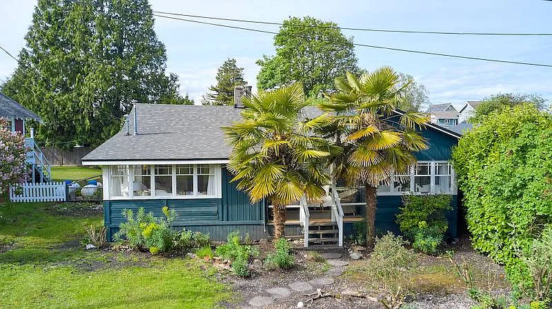 2152 Maple St photo 1