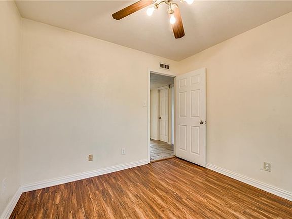 4th image of 828 Levelland Dr