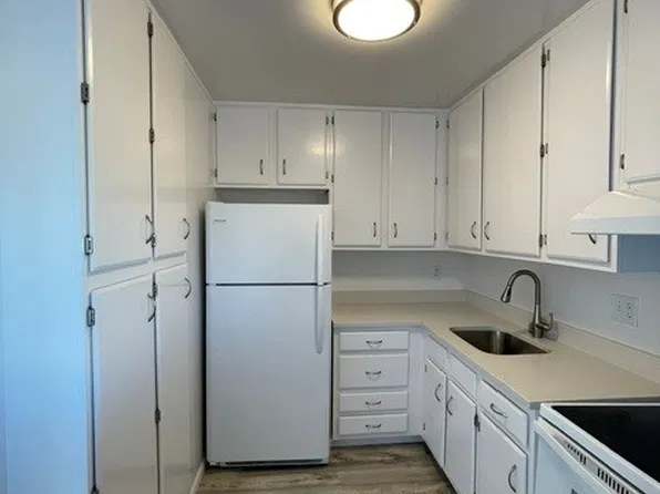945 Rollins Rd APT 5, Burlingame, CA 94010