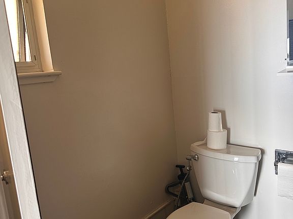4th image of 90 Lyford Dr APT 1