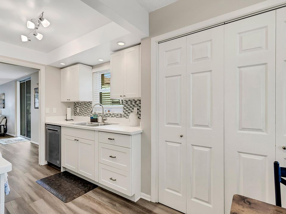 1st image of 1012 Pearce Dr Unit 206