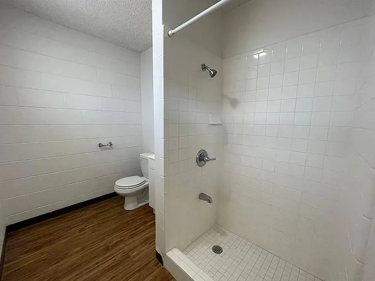 2750 Date St — Photo 16