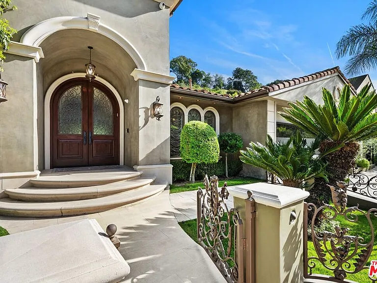 2108 San Ysidro Dr — Photo 3