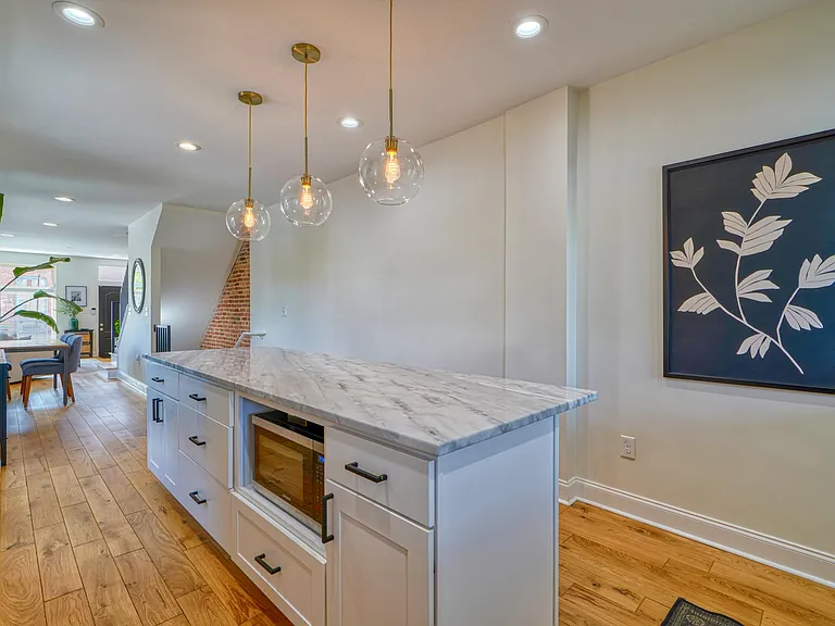 300 S Clinton St — Photo 14