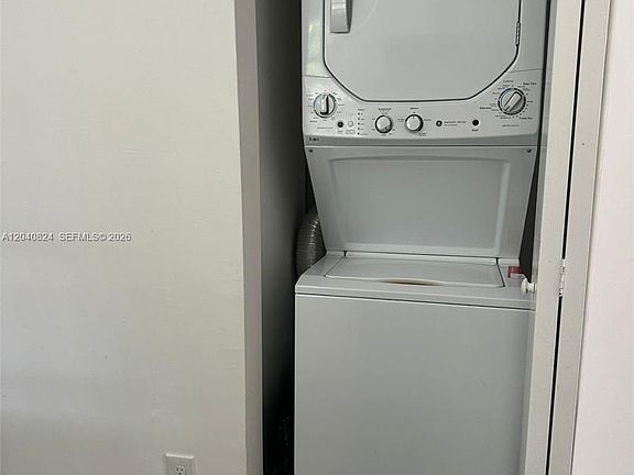 5th image of 1842 Madison St APT 2