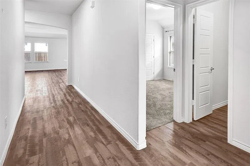 3 bed, 2.0 bath, 1664 sqft, $2,100 — Photo 3