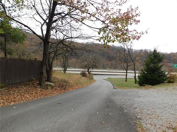 5th image of 235 Maple Ln